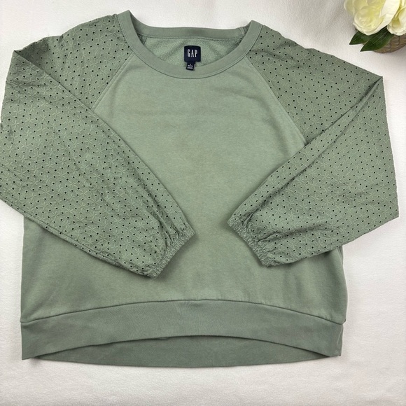 Gap Sage Green Soft Eyelet Crew Neck 
Long Sleeve Crop Sweatshirt Size L Petite - Picture 2 of 12